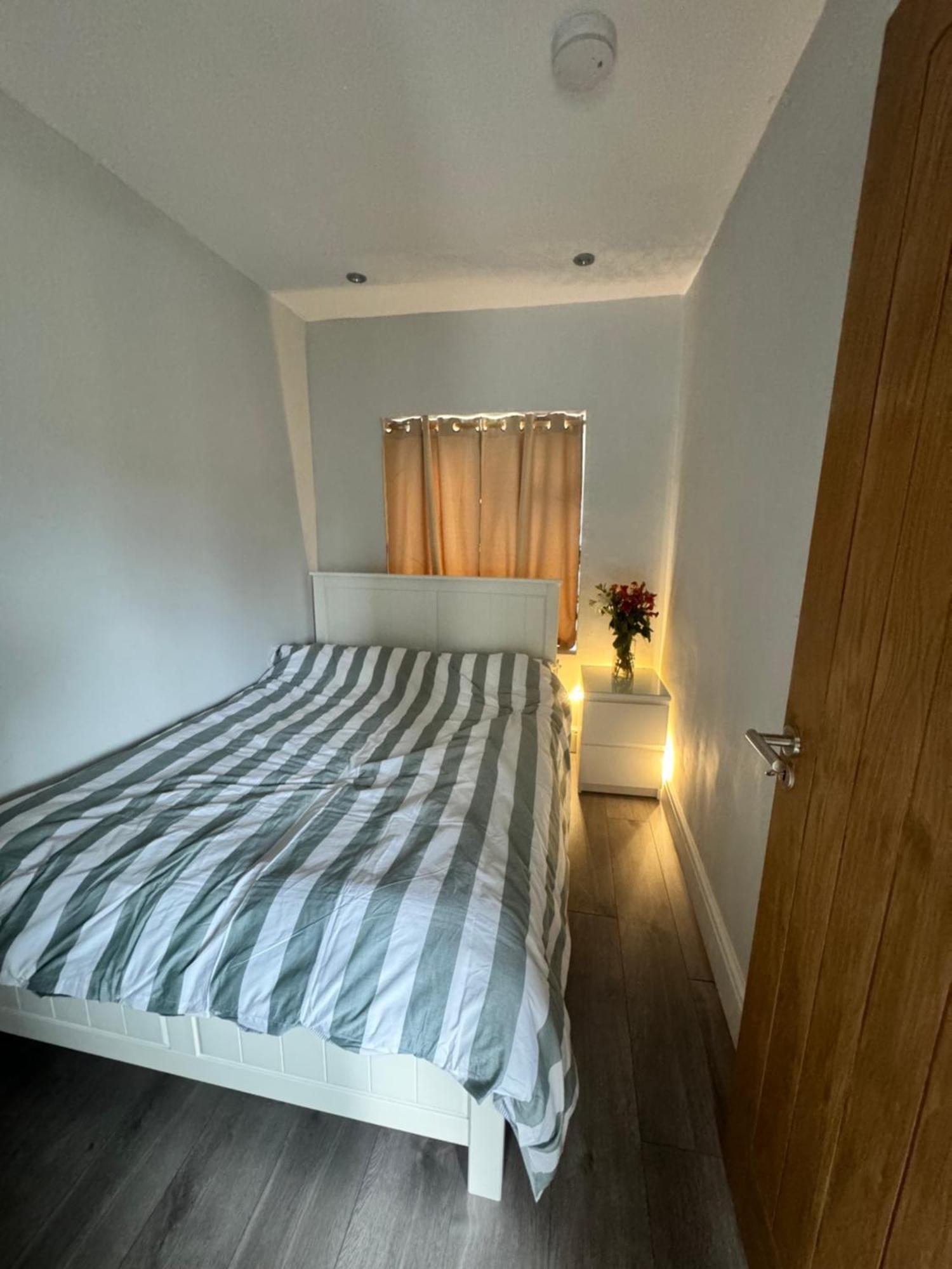 1 Bed With Kitchenette And Bathroom 牛津 外观 照片