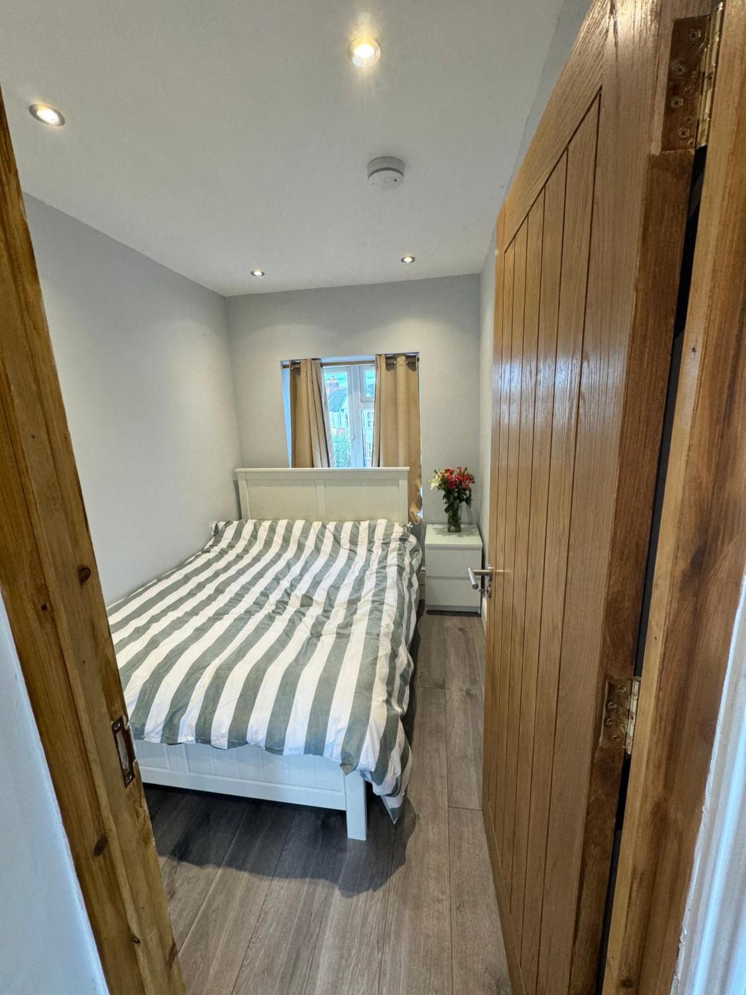 1 Bed With Kitchenette And Bathroom 牛津 外观 照片